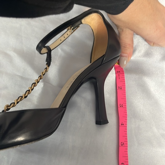 Chanel Shoe Size 37 Black Leather Pointed Toe Chain Detail Ankle Strap Pump - Picture 15 of 15
